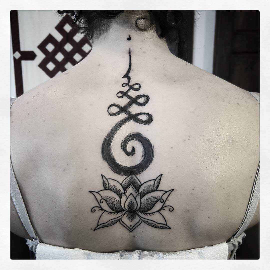 Pretty Spine Tattoos for Women